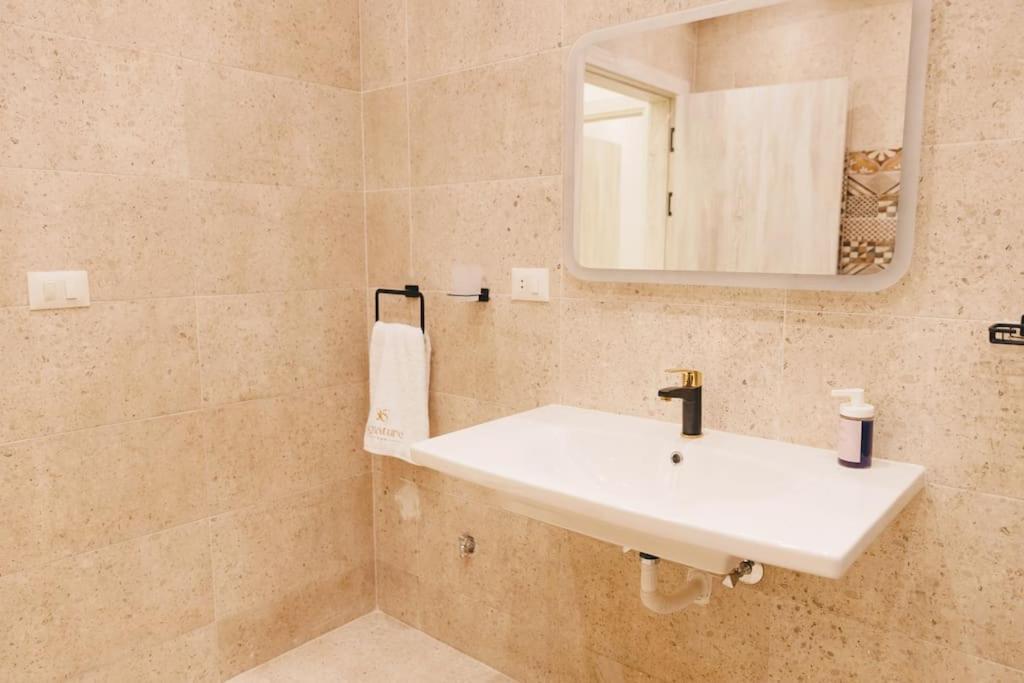 Apartment Signature Breezy Modern Cairo