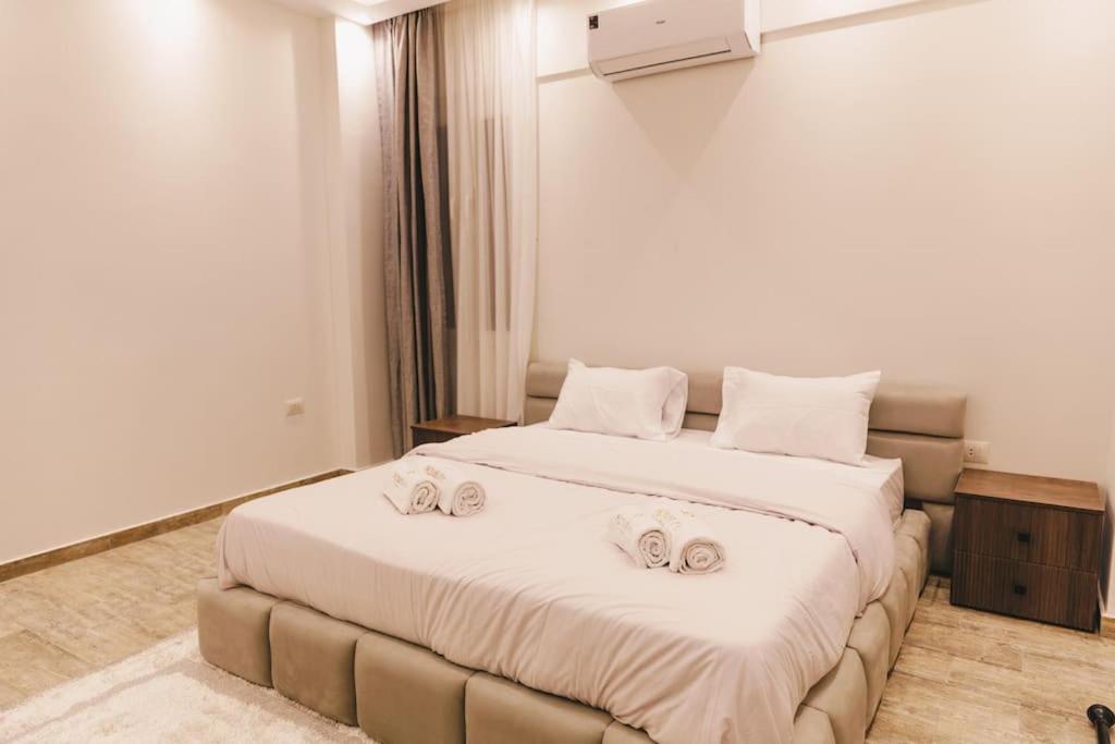 Signature Breezy Modern *