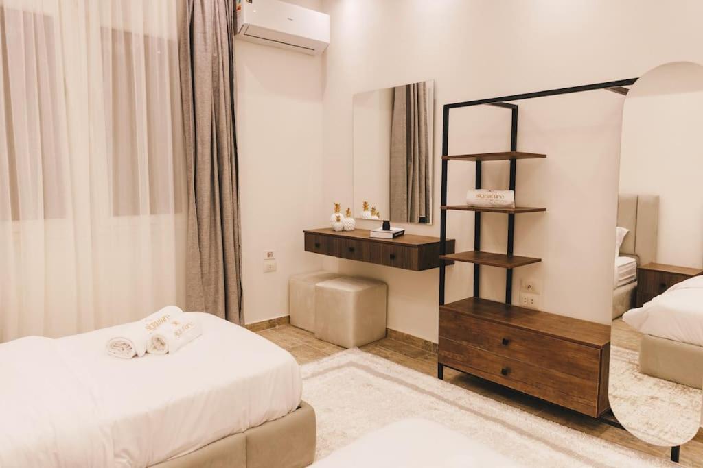 Signature Breezy Modern
