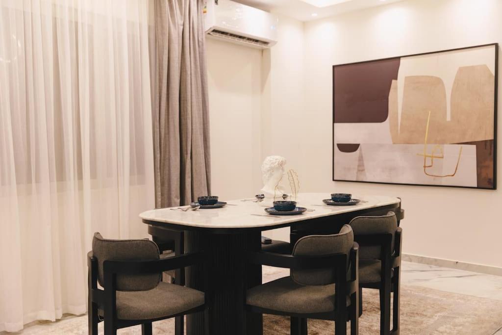 Signature Breezy Modern *